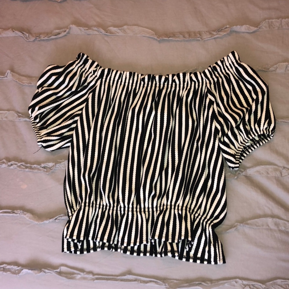 Off-the-shoulder top